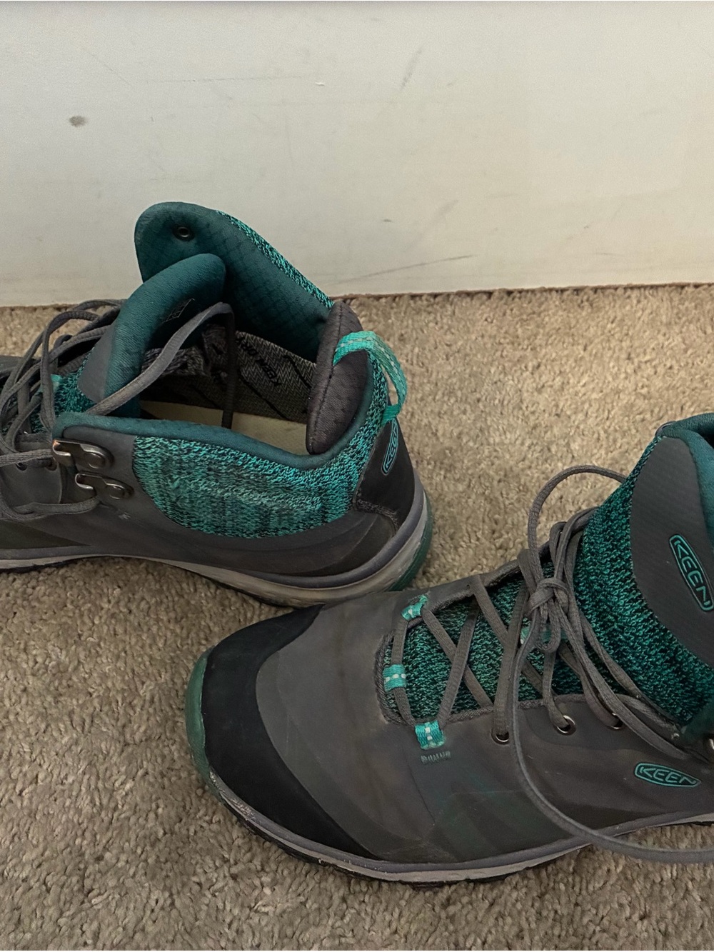 Keen Women's Hiking Boots, waterproof mid ankle boots, size 9.5, blue trail shoe